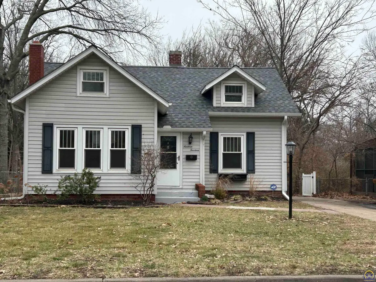 1914 SW Arnold Ave, Topeka, KS 66604 - #1