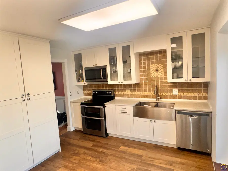 3220 SW Macvicar Ct, Topeka, KS 66611 - #2