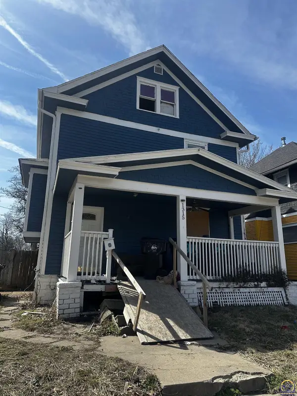 1315 SW 11th St, Topeka, KS 66604