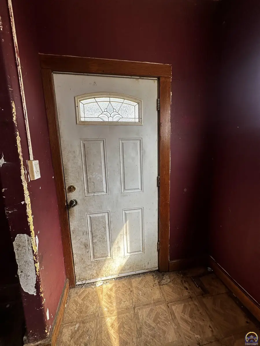 1315 SW 11th St, Topeka, KS 66604 - #3