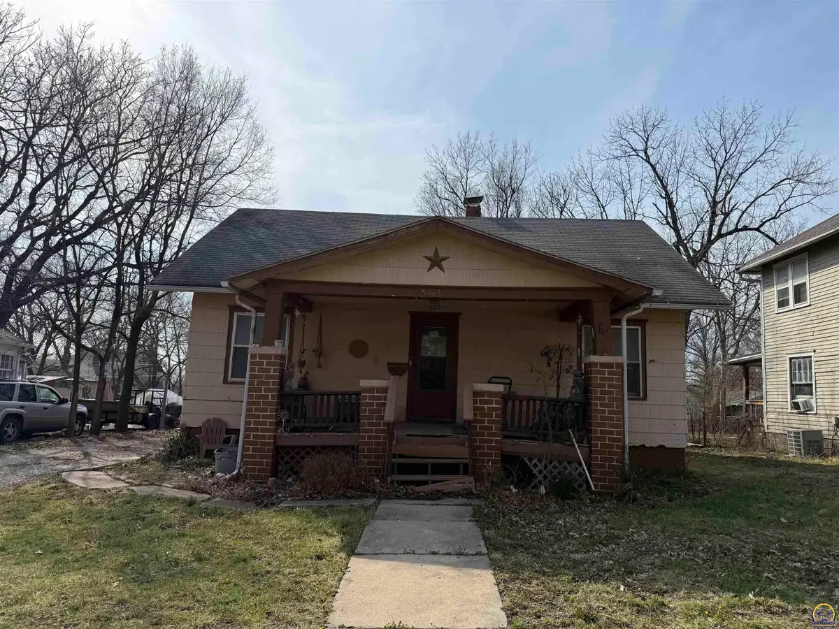 615 Walnut St, Emporia, KS 66801 - #1