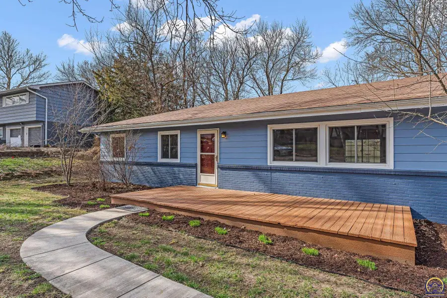 3501 SE Park Lane Ct, Topeka, KS 66605 - #2