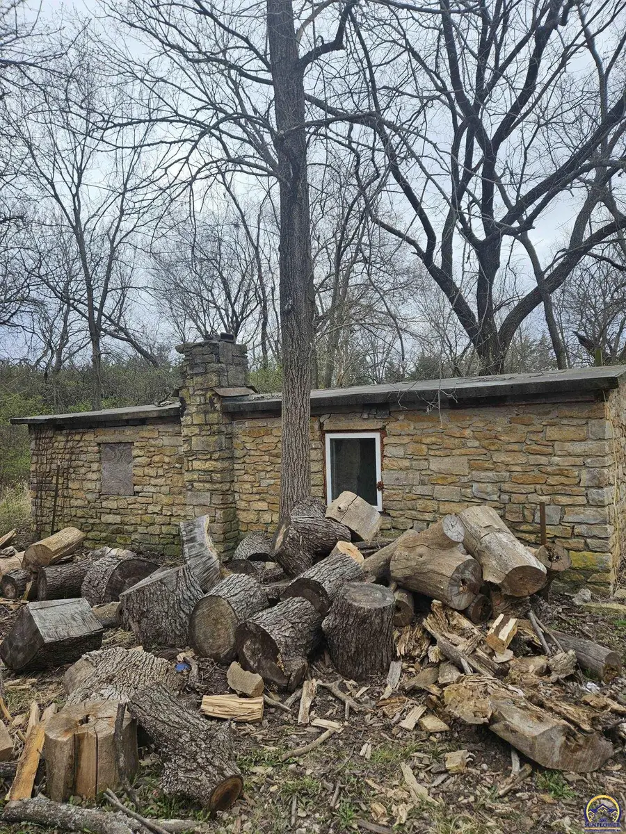 4823 SE 10th St, Tecumseh, KS 66542 - #3