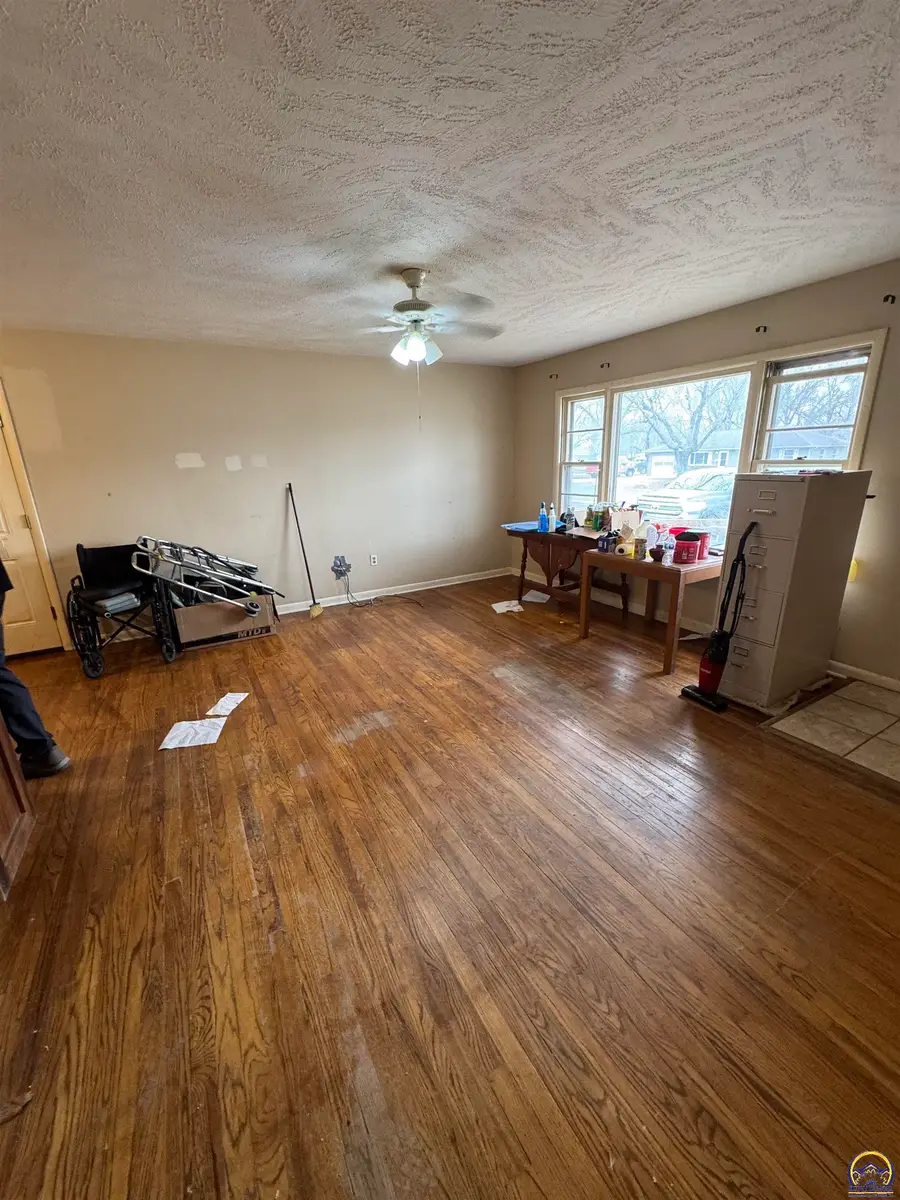 1618 E Glenn Dr, Lawrence, KS 66046 - #3