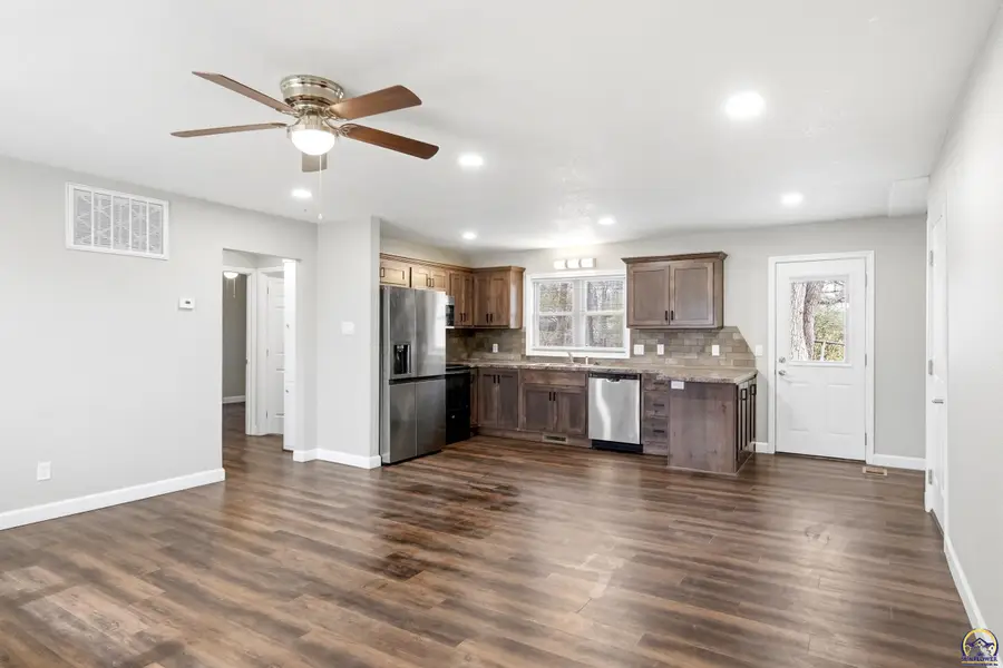 3545 SW Devon Ave, Topeka, KS 66611 - #3