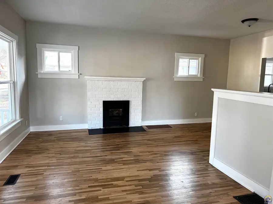944 SW Jewell Ave, Topeka, KS 66606 - #3