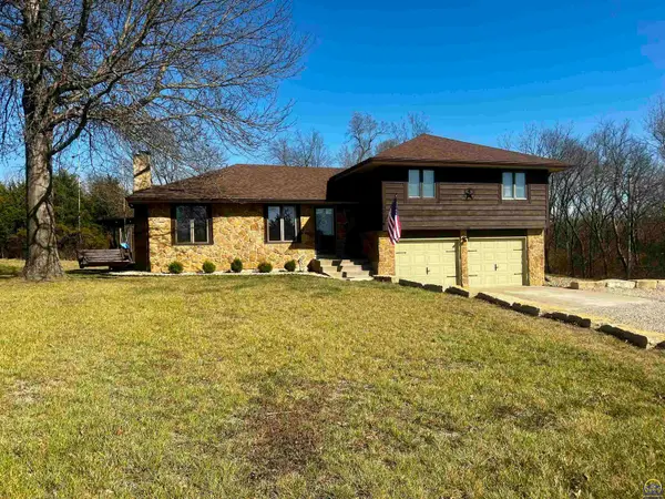 6330 SW Wanamaker Rd, Auburn, KS 66402