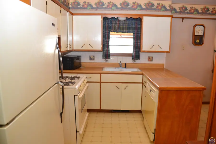 414 Lincoln St, Osage City, KS 66523-9999 - #3