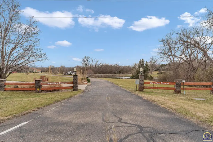 4210 Wam Teau Dr, Wamego, KS 66547 - #3