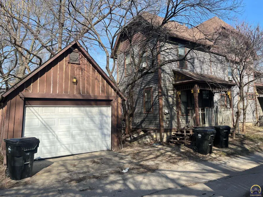 915 SW Munson Ave, Topeka, KS 66604 - #3