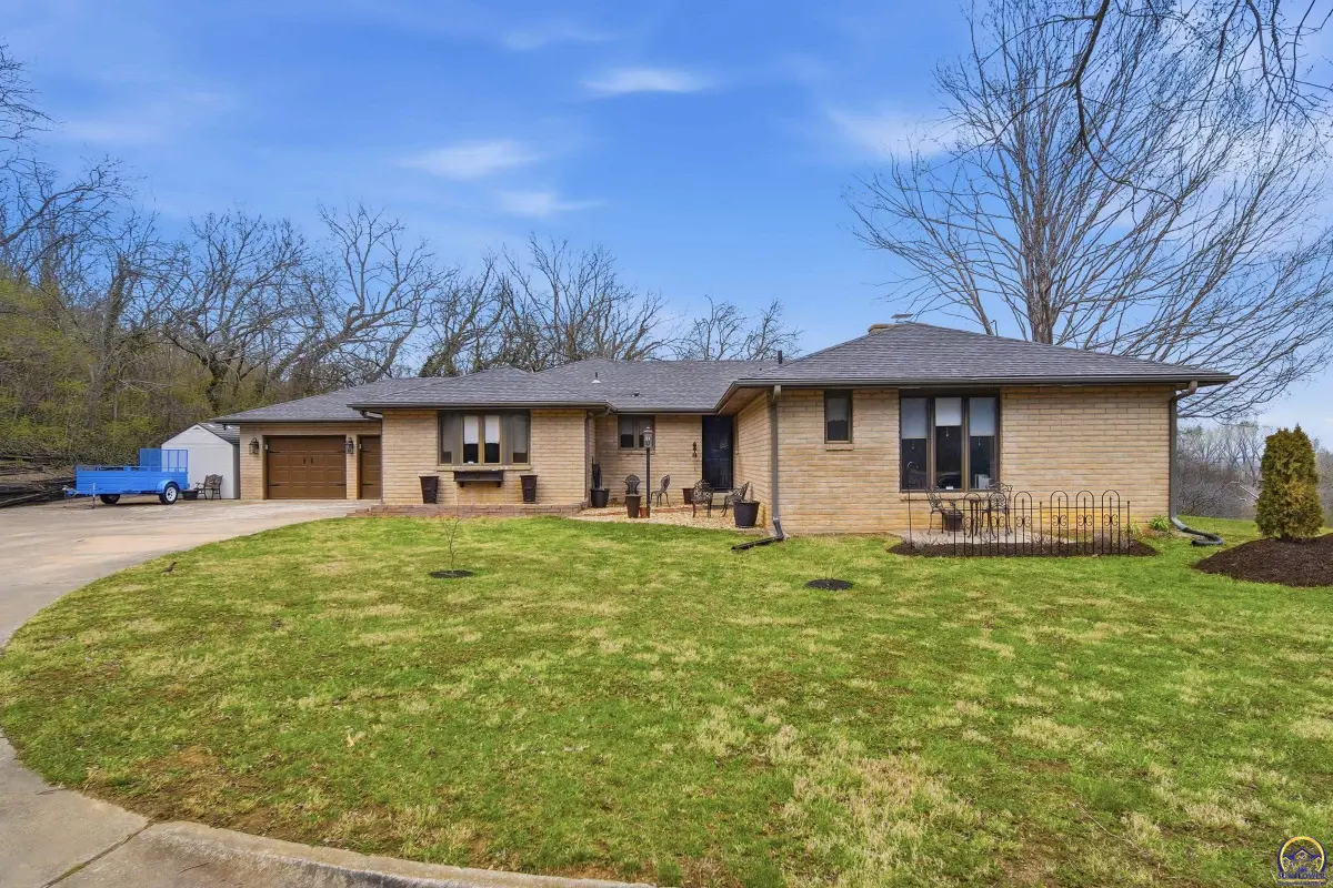 5425 SW Mission Ave, Topeka, KS 66610 - #1