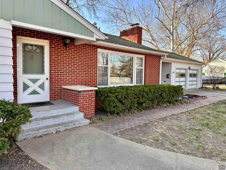 1305 SW Ward Pky, Topeka, KS 66604 - #3