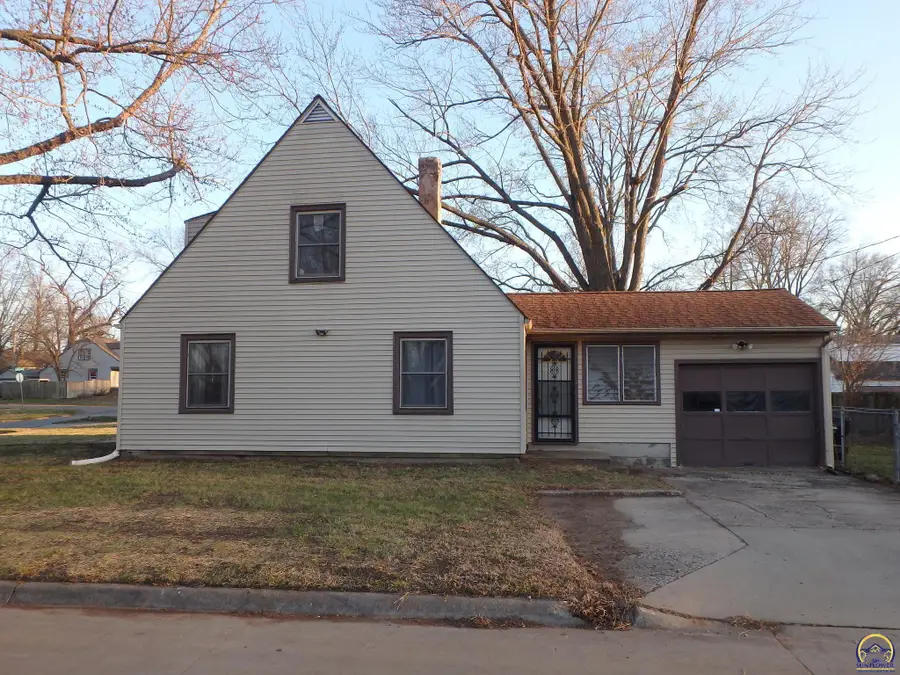701 SW Macvicar Ave, Topeka, KS 66606 - #2