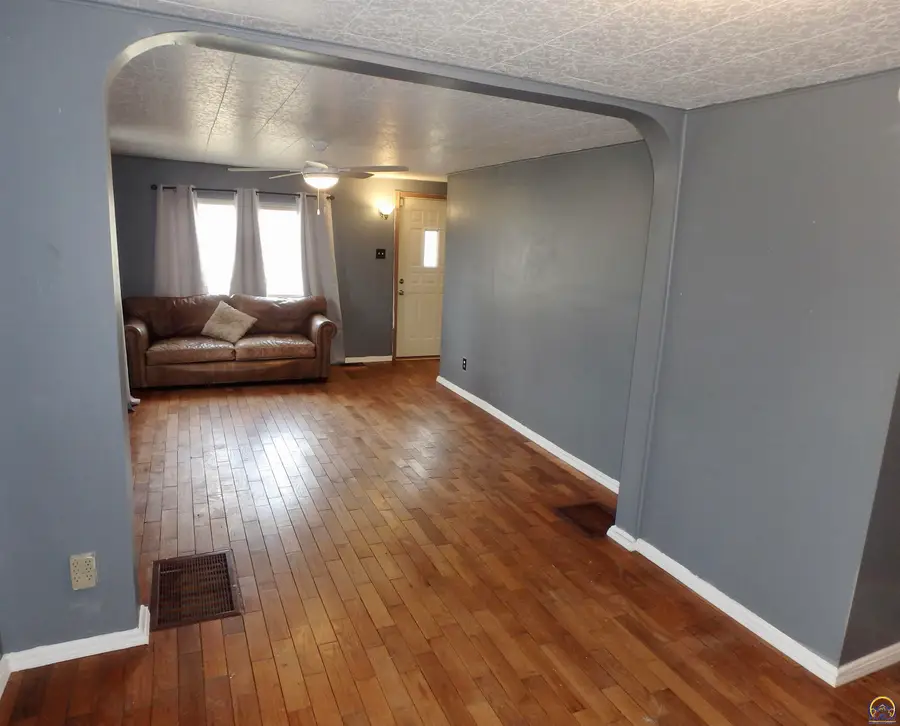 701 SW Macvicar Ave, Topeka, KS 66606 - #3