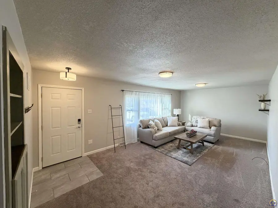 742 NW 62nd St, Topeka, KS 66617 - #2