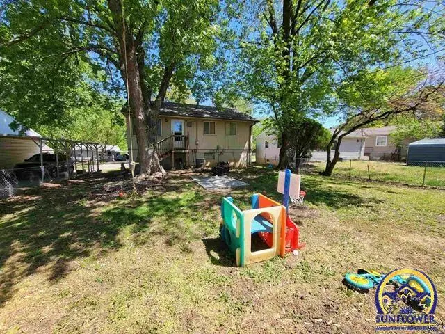 841 SE Brookside Dr, Topeka, KS 66607 - #2