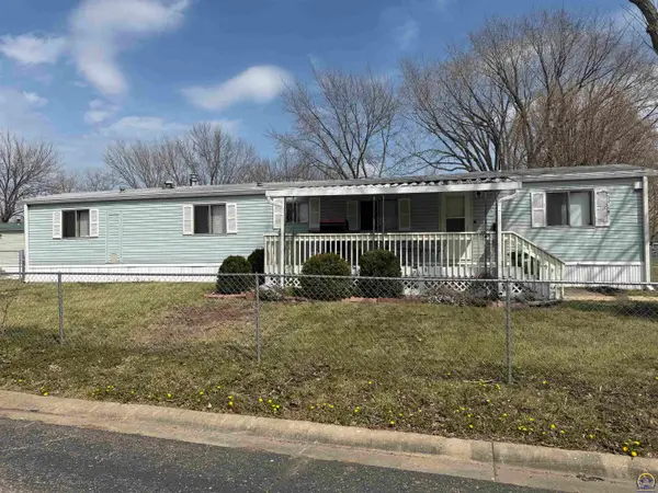 206 SW Willow Way, Topeka, KS 66609