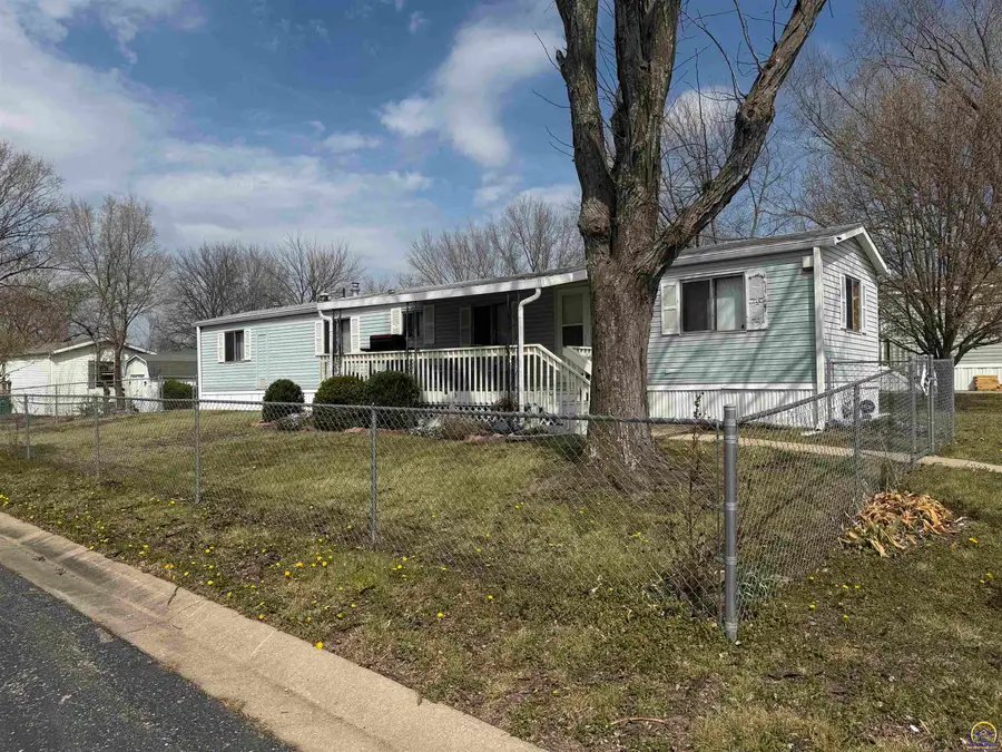 206 SW Willow Way, Topeka, KS 66609 - #2