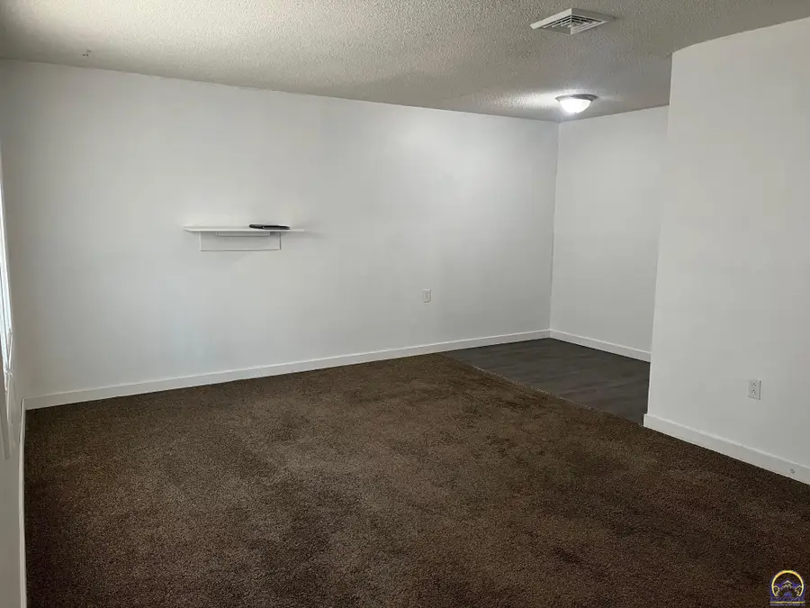 3358 SE Fremont St, Topeka, KS 66605 - #2