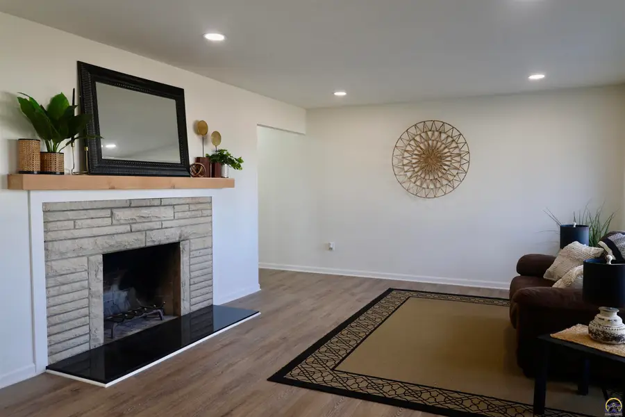 1128 Thompson St, Emporia, KS 66801 - #3