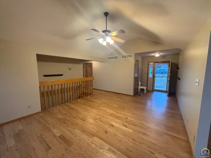 2307 SE Capricorn Ave, Topeka, KS 66605 - #3