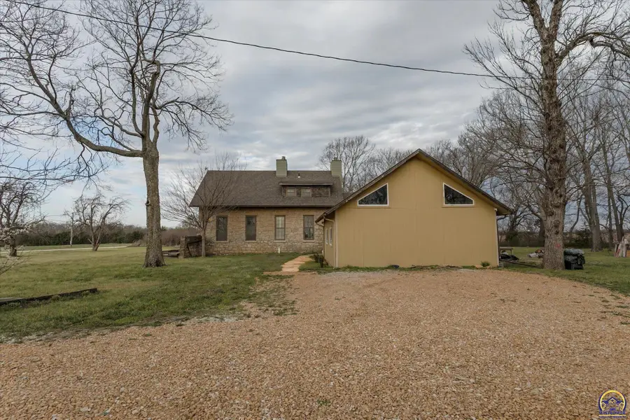 5040 E 141st St, Carbondale, KS 66414 - #3