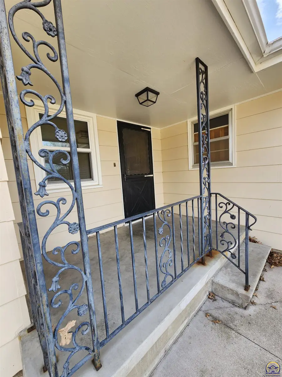 1402 Luther St, Emporia, KS 66801 - #3