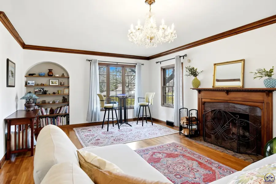 3315 SW 15th St, Topeka, KS 66604 - #2