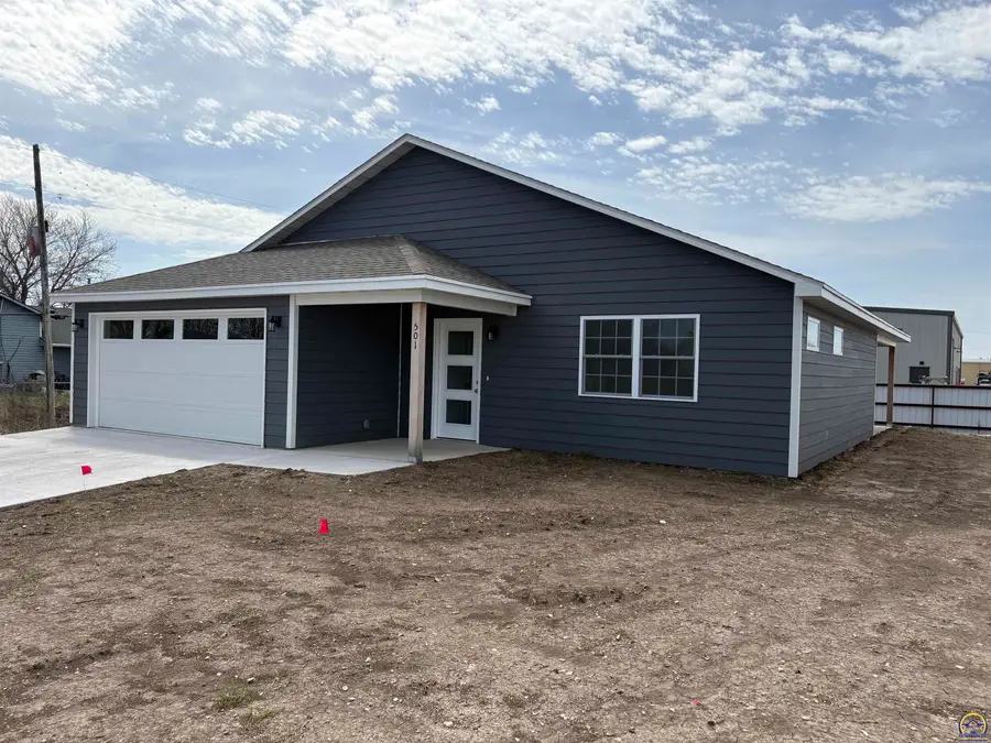 501 Brookston St, Emporia, KS 66801 - #2