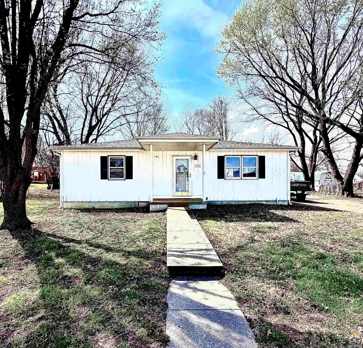 277 Main St, Harveyville, KS 66431 - #1