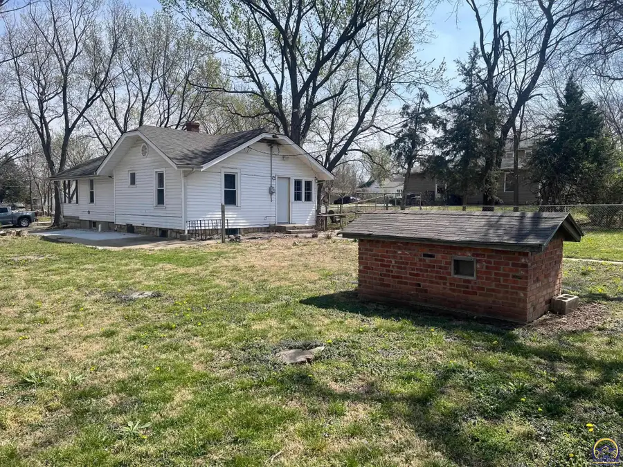 2521 SE Michigan Ave, Topeka, KS 66605 - #2