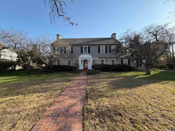 3155 SW 15th St, Topeka, KS 66604