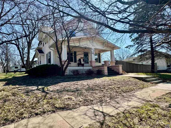 204 S 4th St, Sabetha, KS 66534