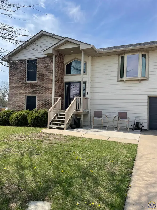 2211 Crestview Dr, Emporia, KS 66801