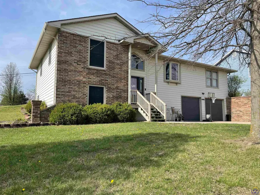 2211 Crestview Dr, Emporia, KS 66801 - #2