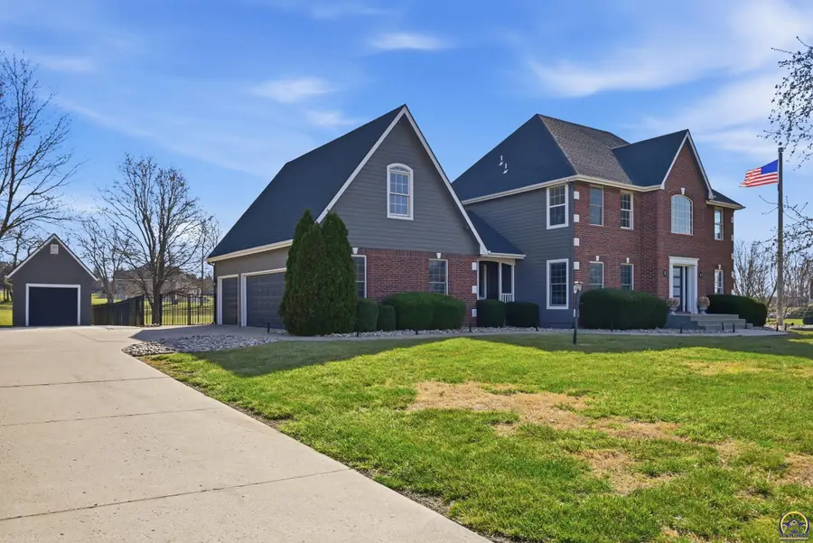 6140 SW South Pointe Dr, Auburn, KS 66402 - #2