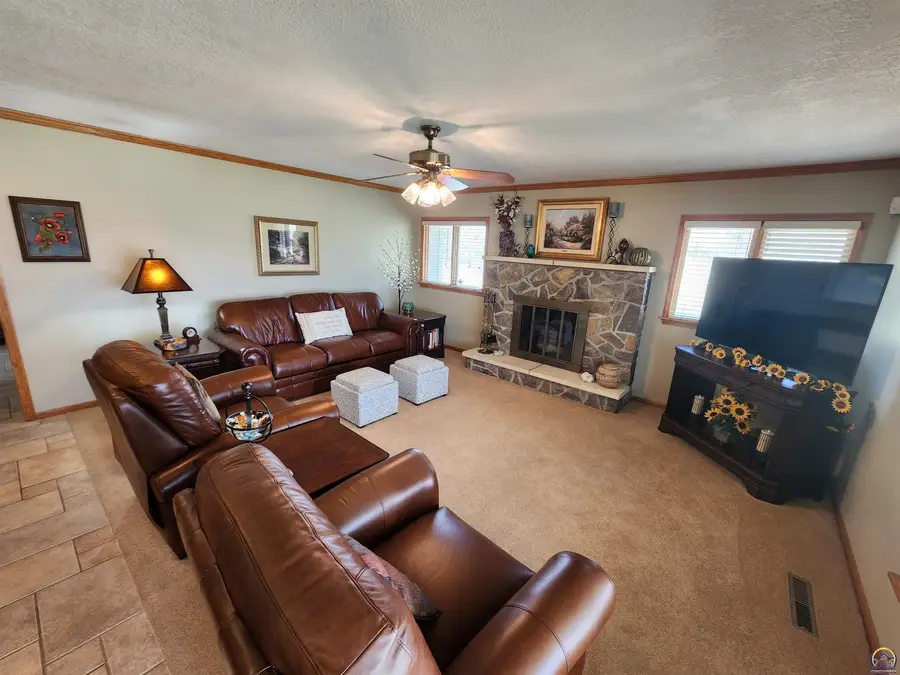 20 Lakeshore Dr, Emporia, KS 66801 - #2