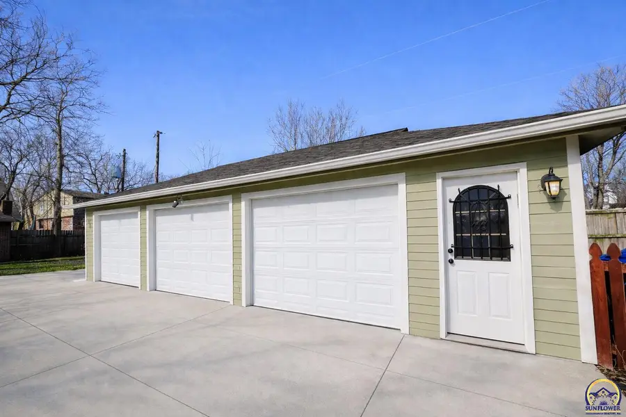 829 SW Buchanan St, Topeka, KS 66606 - #3