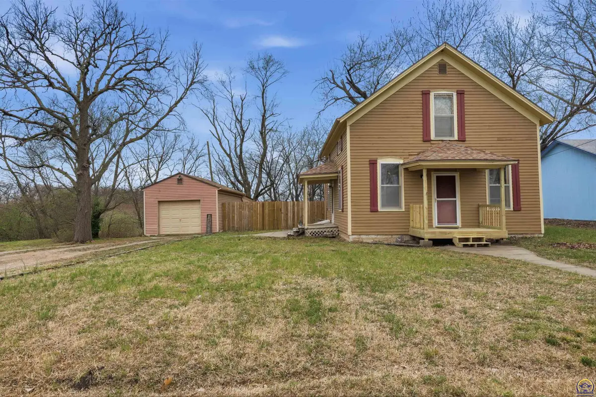 207 S Shawnee St, Silver Lake, KS 66539 - #1