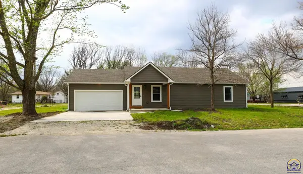 702 S 8th St, Burlington, KS 66839