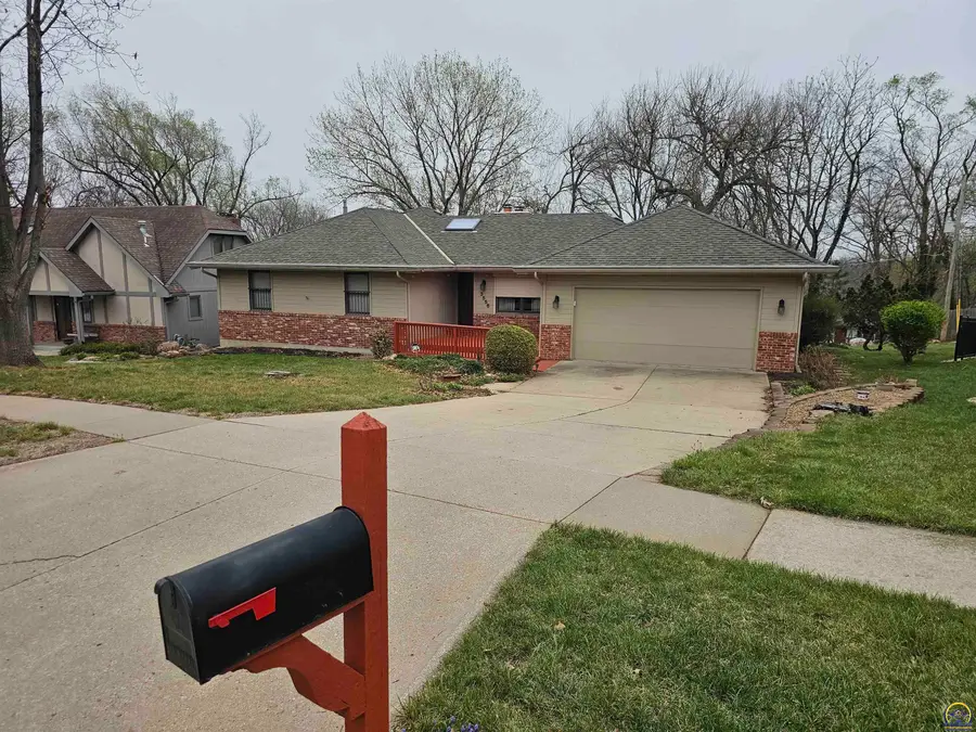 3556 SW Summerwood Rd, Topeka, KS 66614 - #2