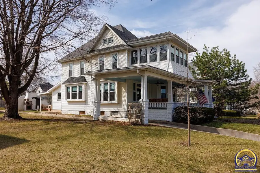 719 Wisconsin Ave, Holton, KS 66436-8504 - #2