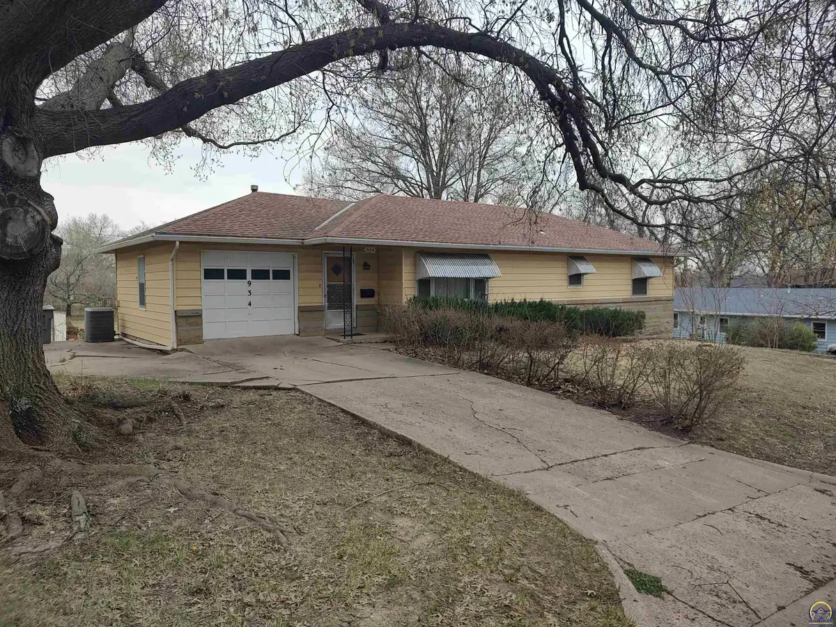 934 Oxford Dr, Emporia, KS 66801 - #1