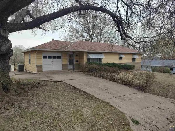 934 Oxford Dr, Emporia, KS 66801