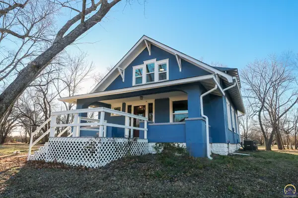 902 S 7th St, Burlington, KS 66839