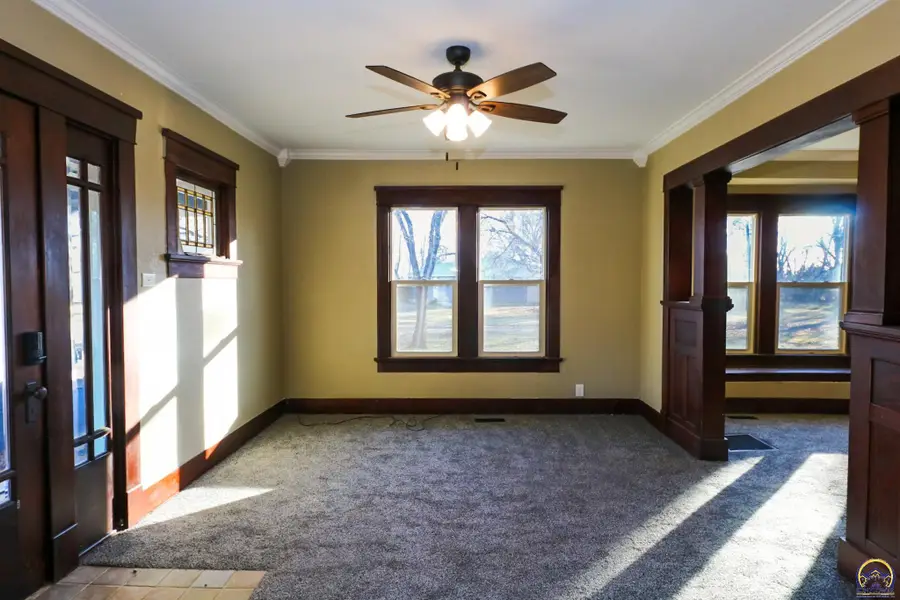 902 S 7th St, Burlington, KS 66839 - #2
