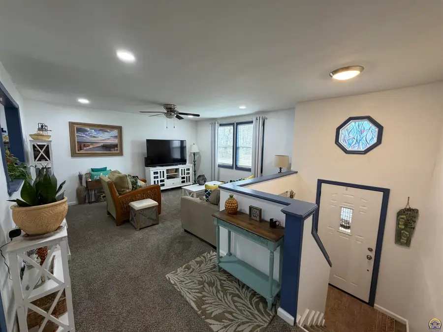 9608 Woodcrest Ln, Ozawkie, KS 66070 - #3