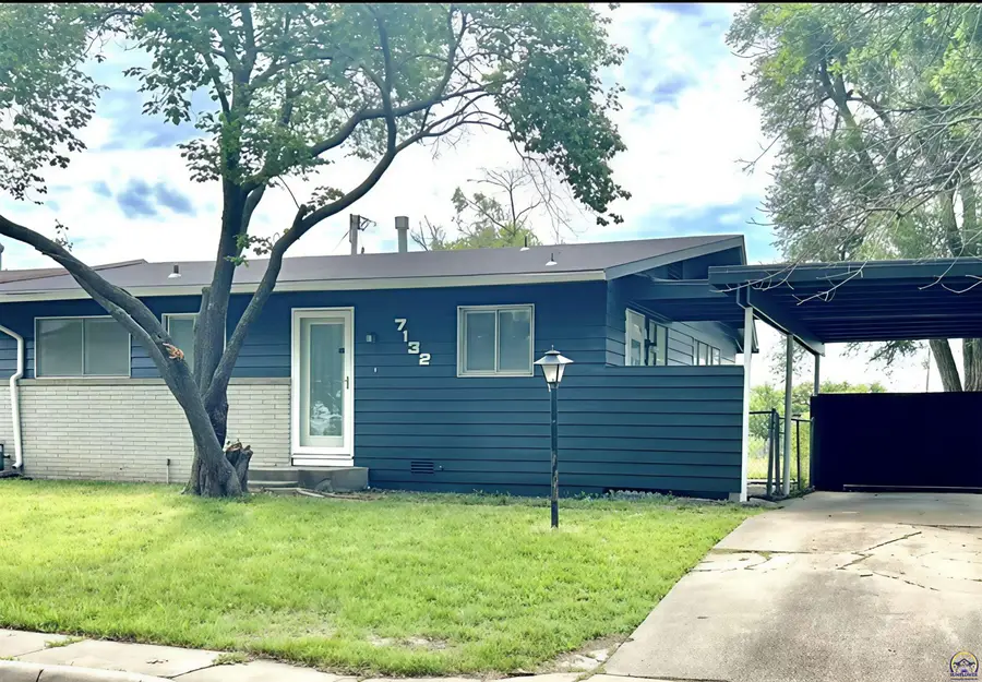 7132 SW Lario Ln, Topeka, KS 66619 - #2