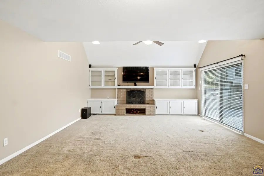 84 SW Pepper Tree Ln, Topeka, KS 66611 - #2
