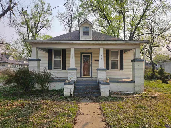 221 E Lincoln, Madison, KS 66860